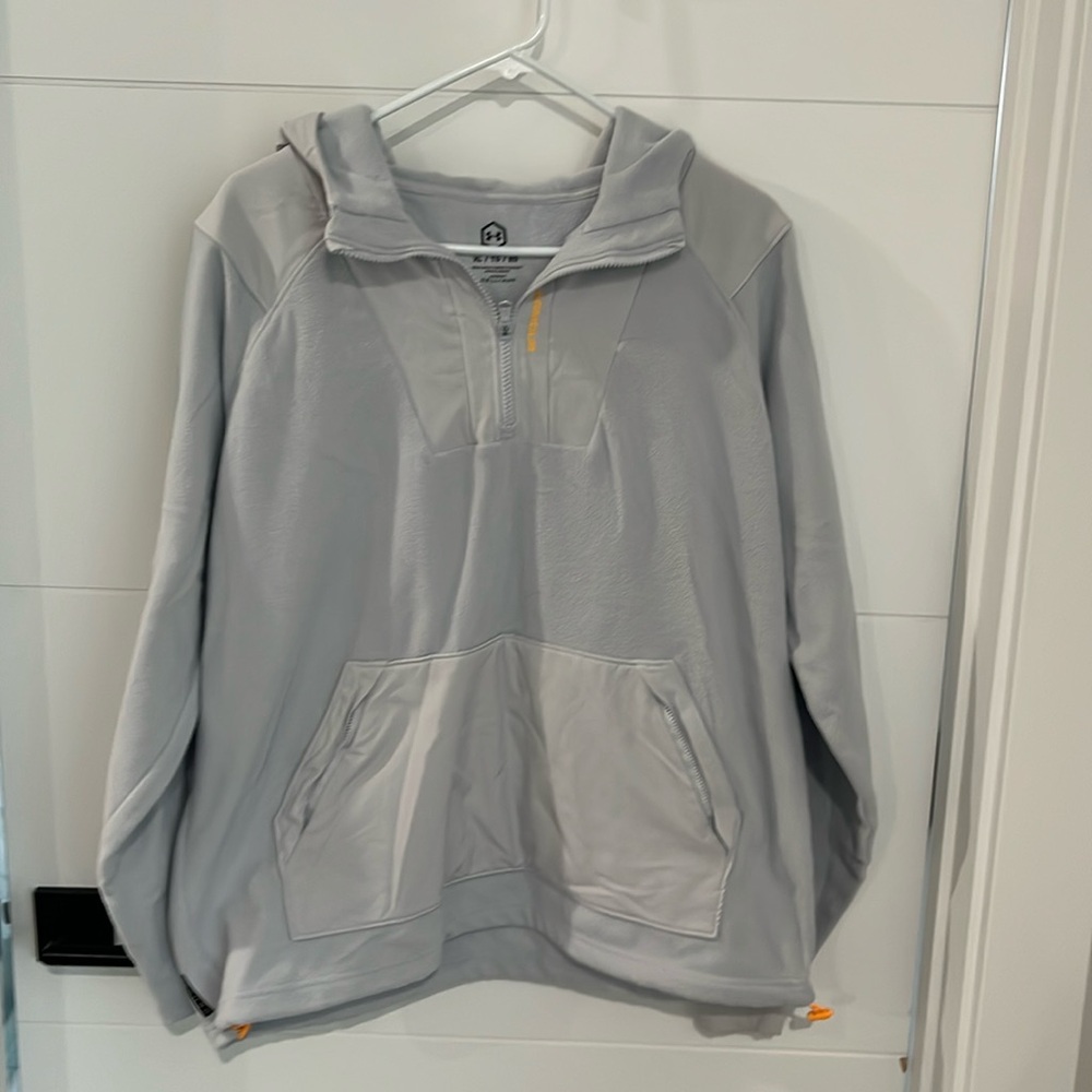 Under Aumor fleece like material zip/ pull over